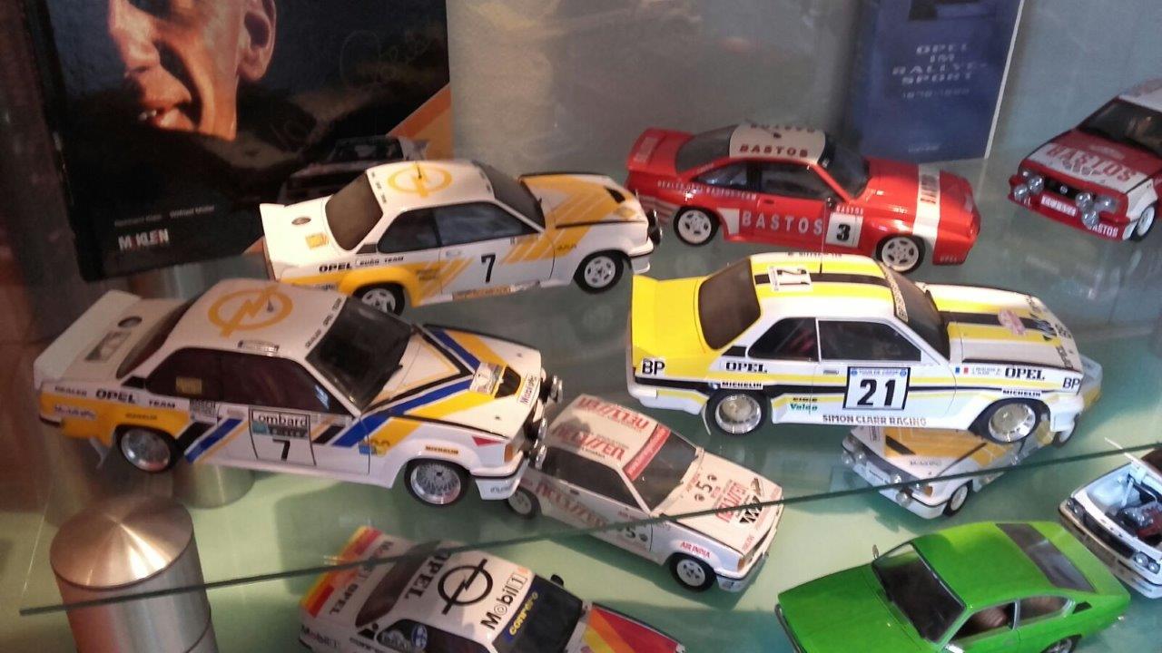 Vitrine (111)