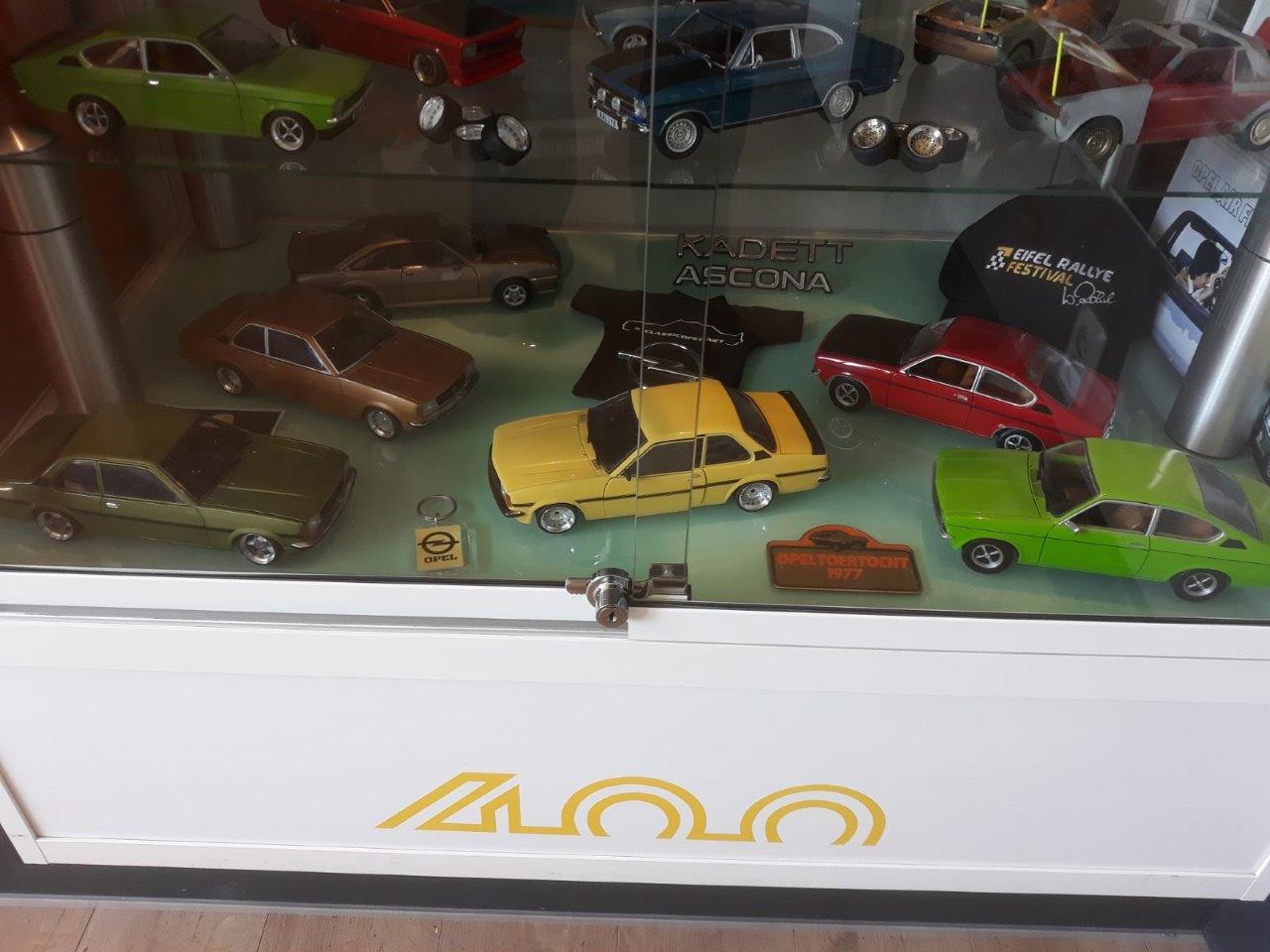 Vitrine (134)
