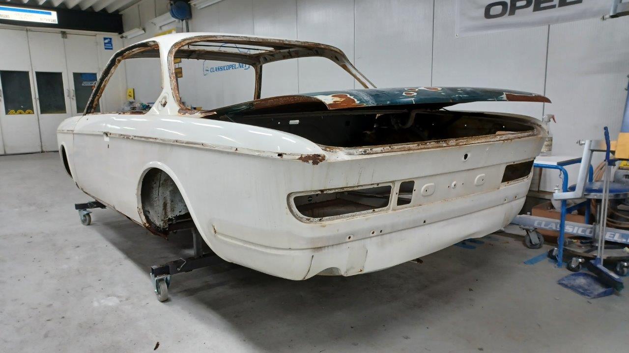 BMW-2000-CSI-01-101