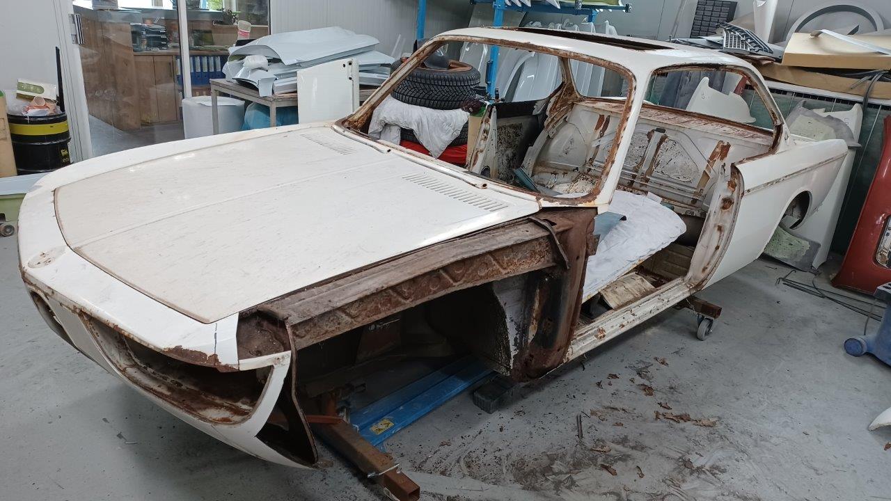 BMW-2000-CSI-01-103