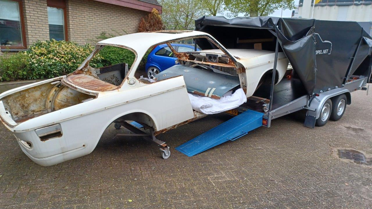 BMW-2000-CSI-01-104