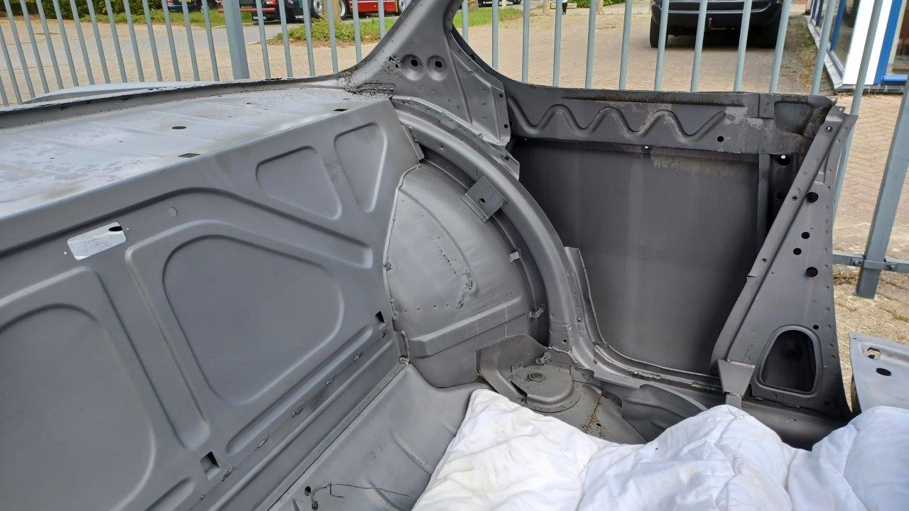 BMW-2000-CSI-01-111