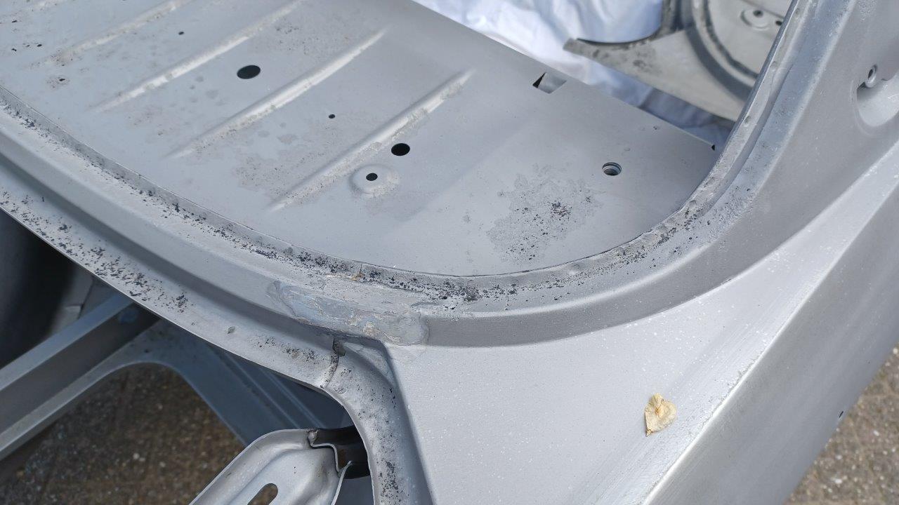 BMW-2000-CSI-01-114