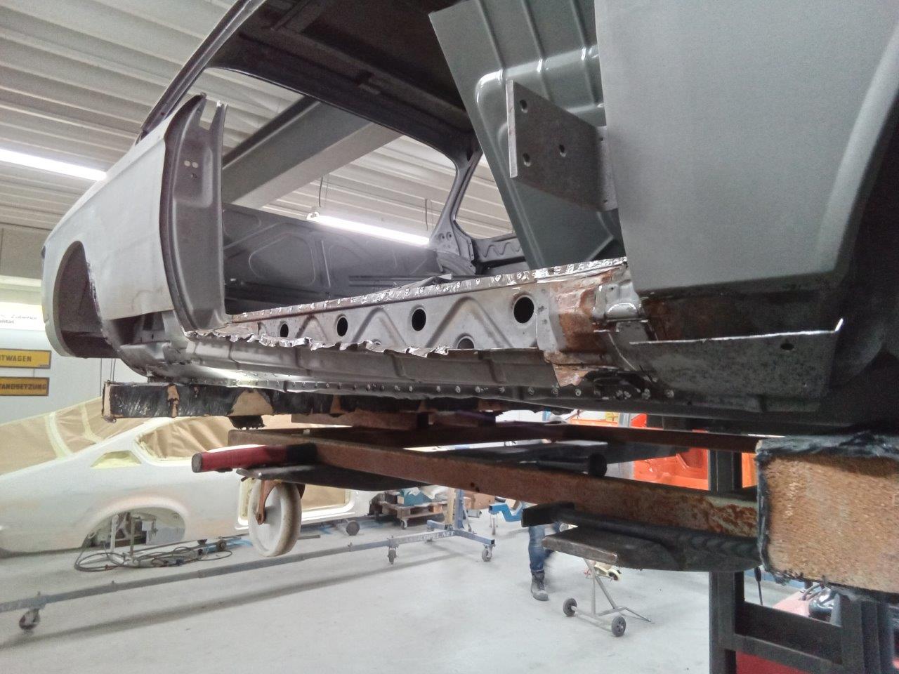BMW-2000-CSI-01-121