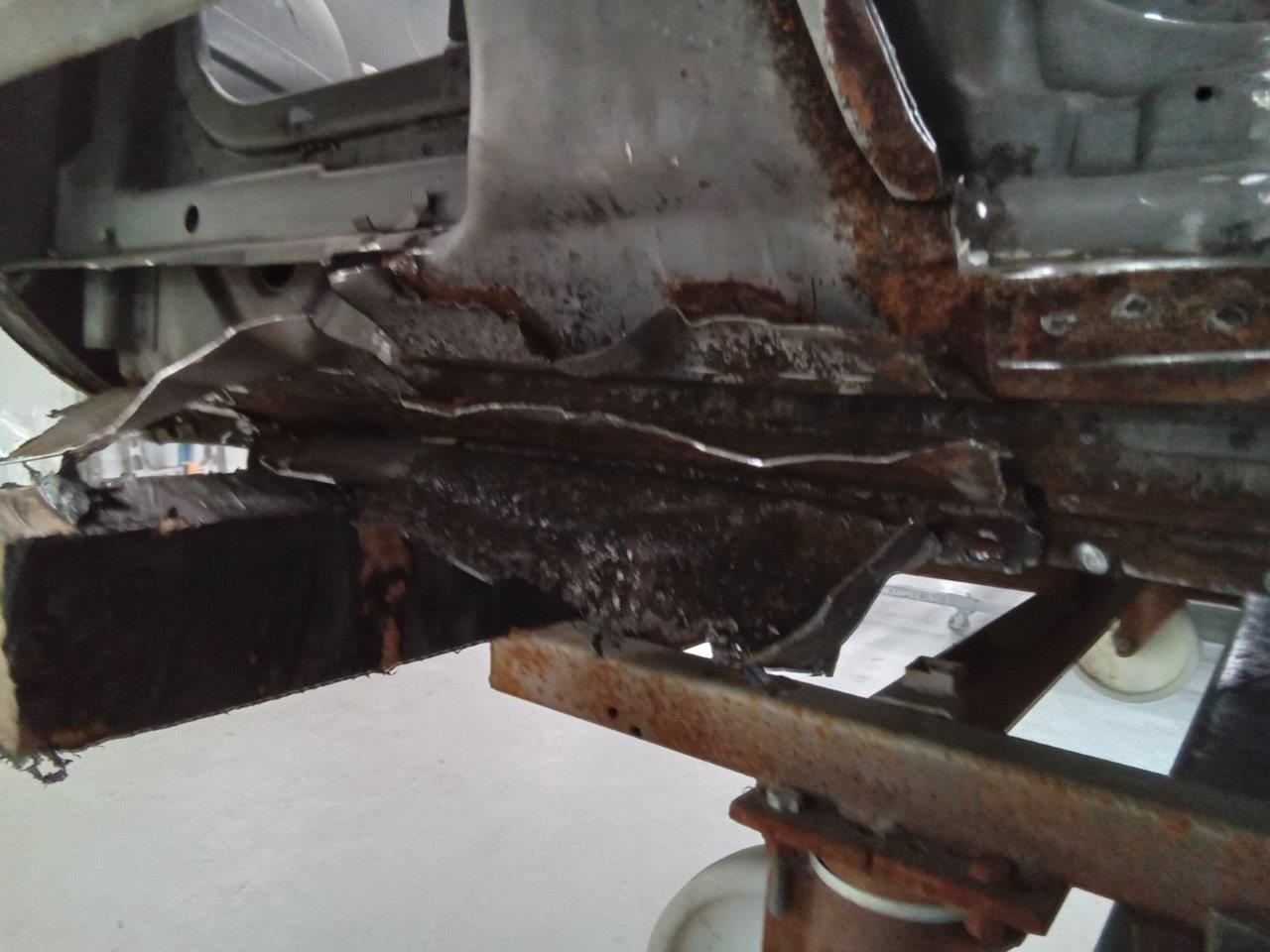 BMW-2000-CSI-01-122