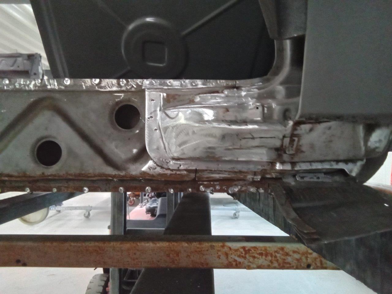 BMW-2000-CSI-01-123