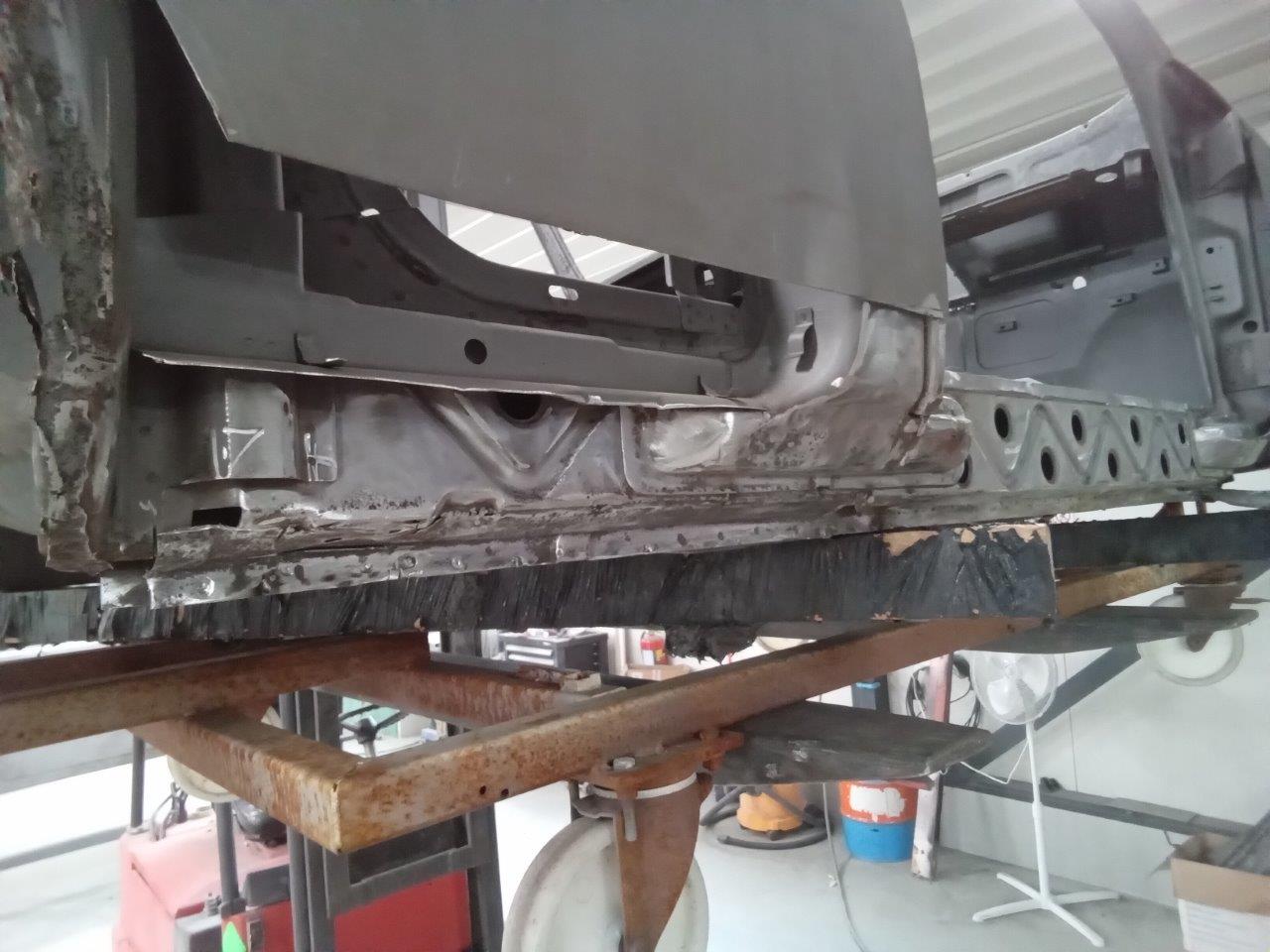 BMW-2000-CSI-01-124