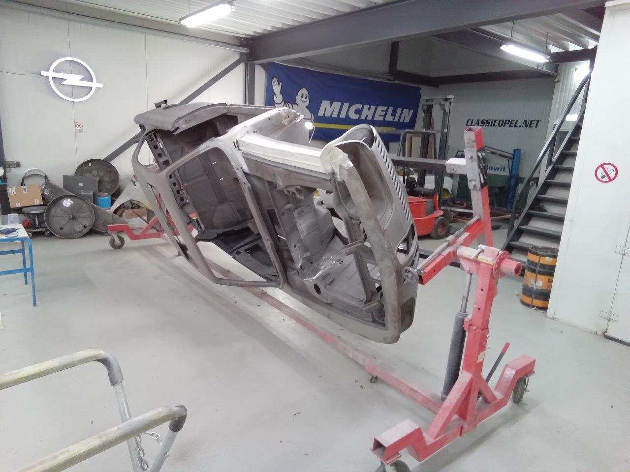 BMW-2000-CSI-01-140