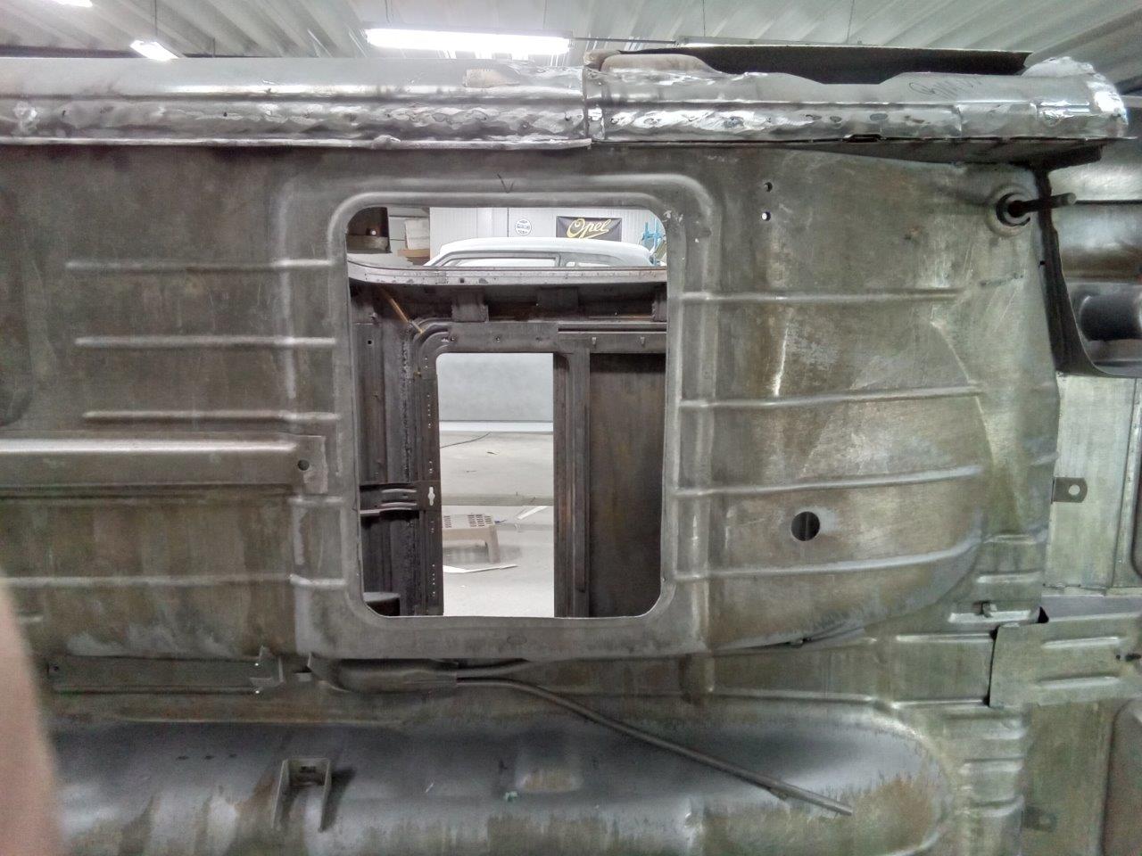 BMW-2000-CSI-01-141