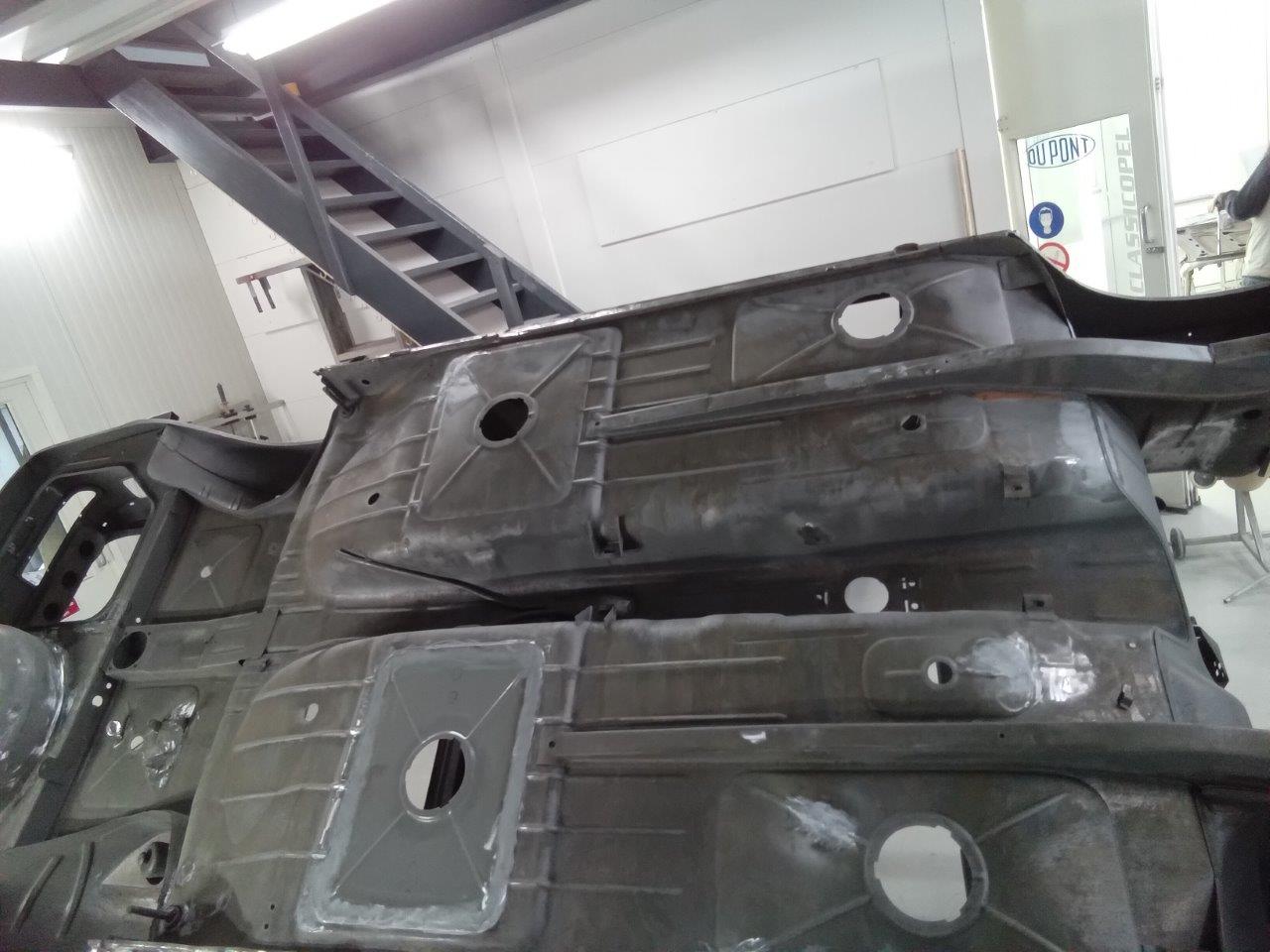 BMW-2000-CSI-01-147