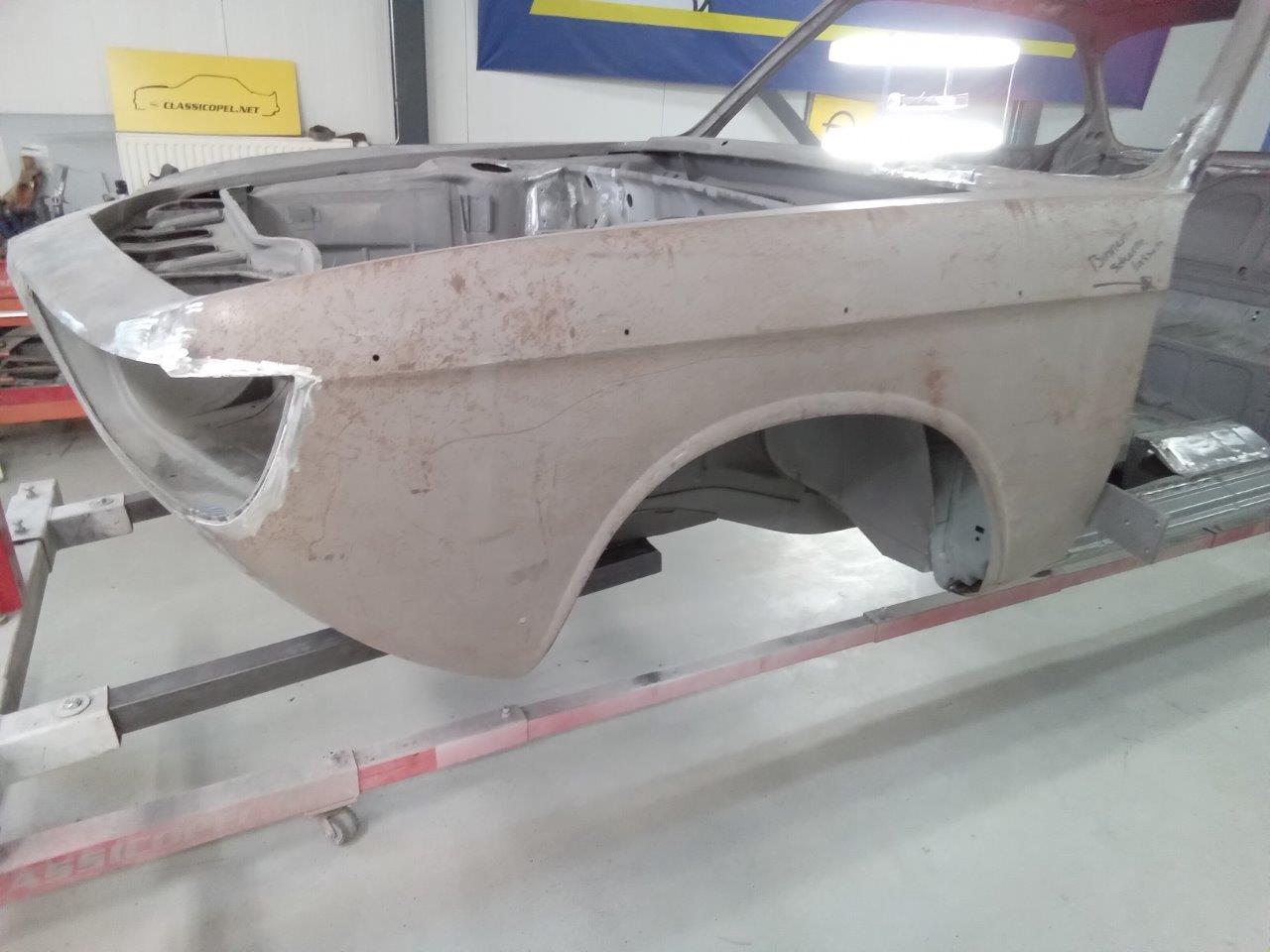 BMW-2000-CSI-01-153