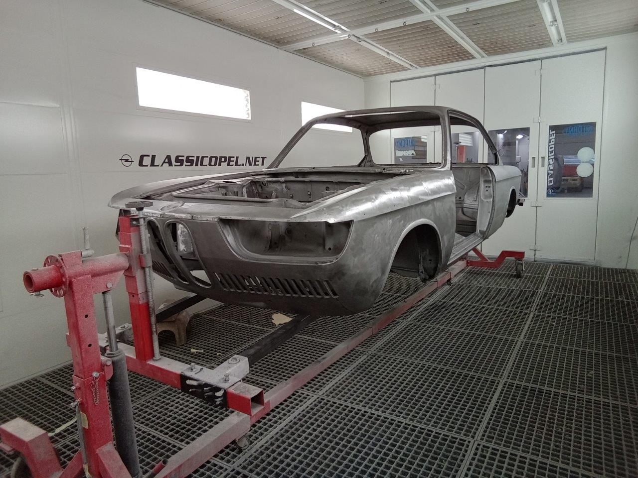 BMW-2000-CSI-01-155