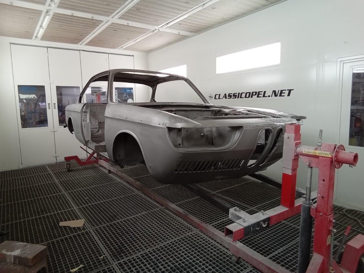BMW-2000-CSI-01-156