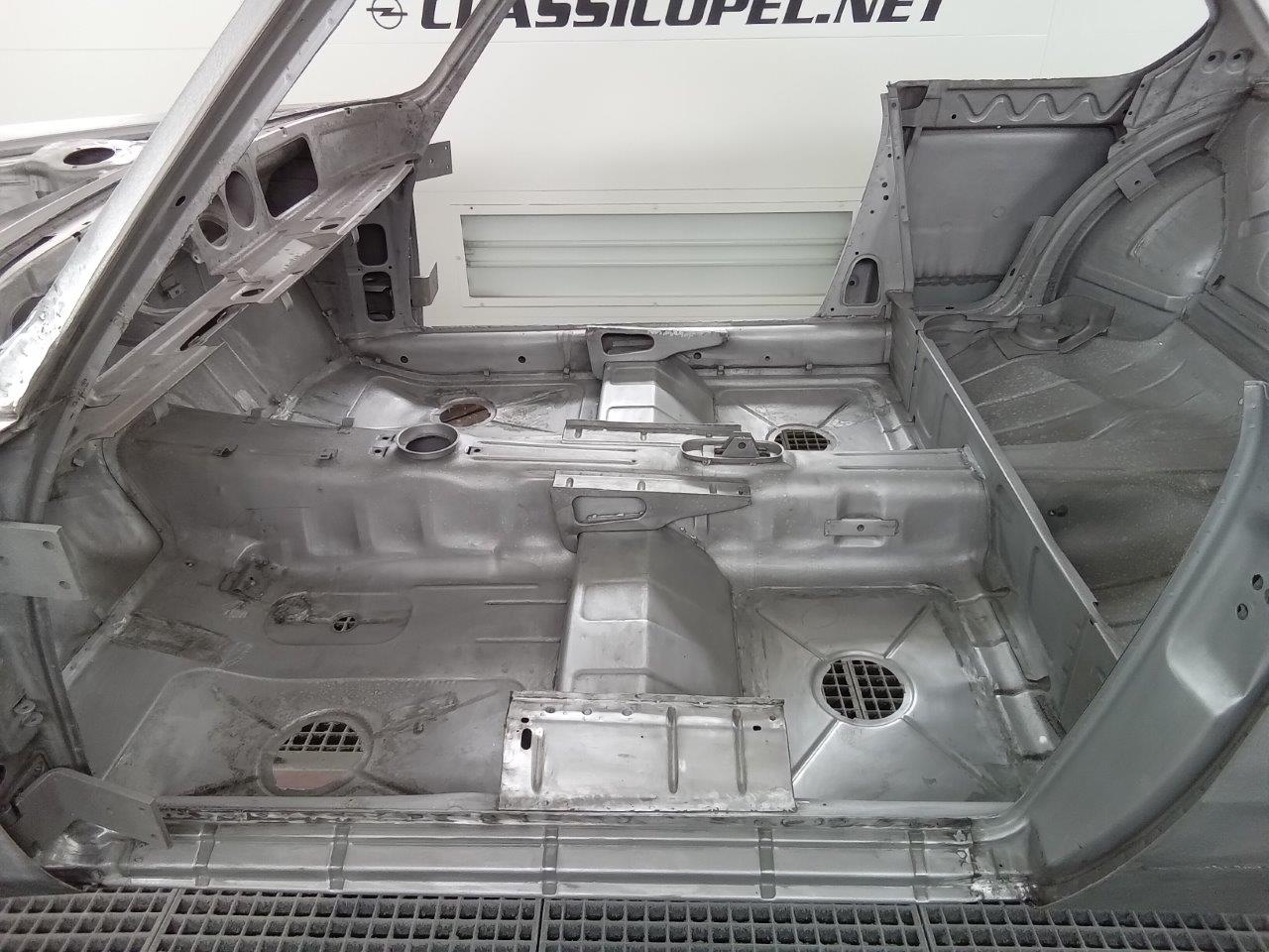 BMW-2000-CSI-01-157