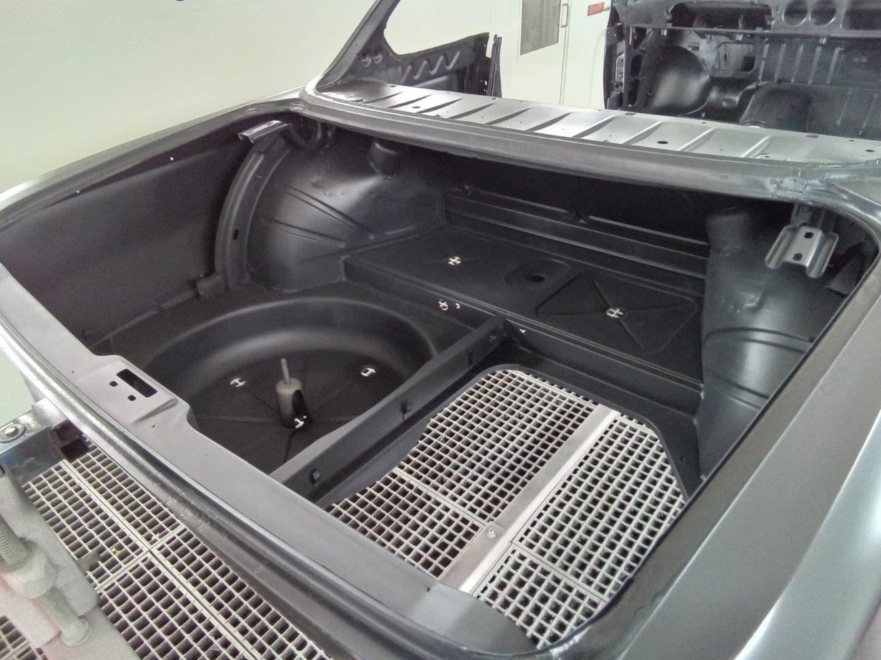 BMW-2000-CSI-01-161