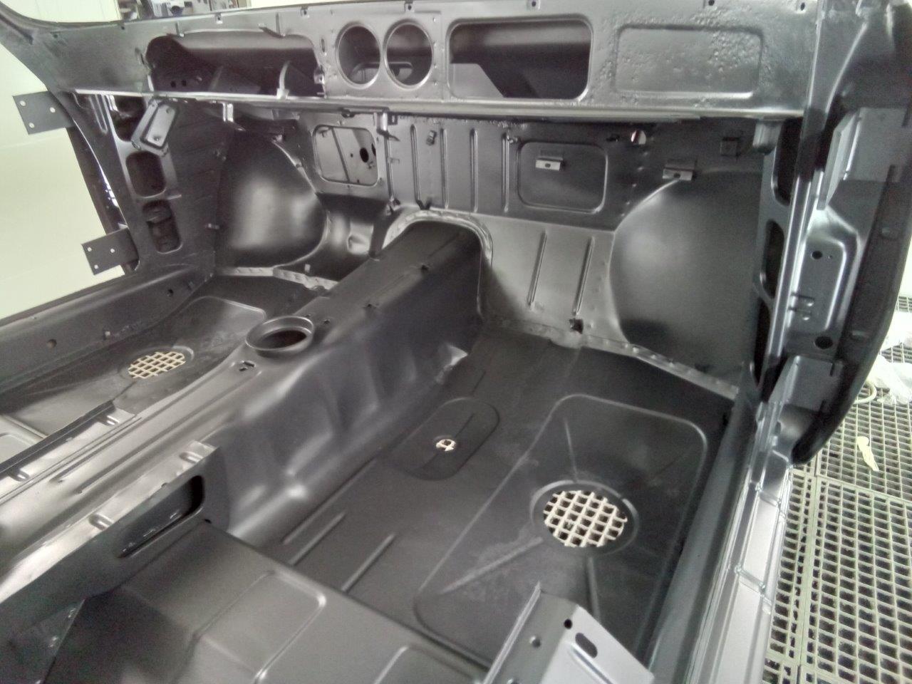 BMW-2000-CSI-01-162