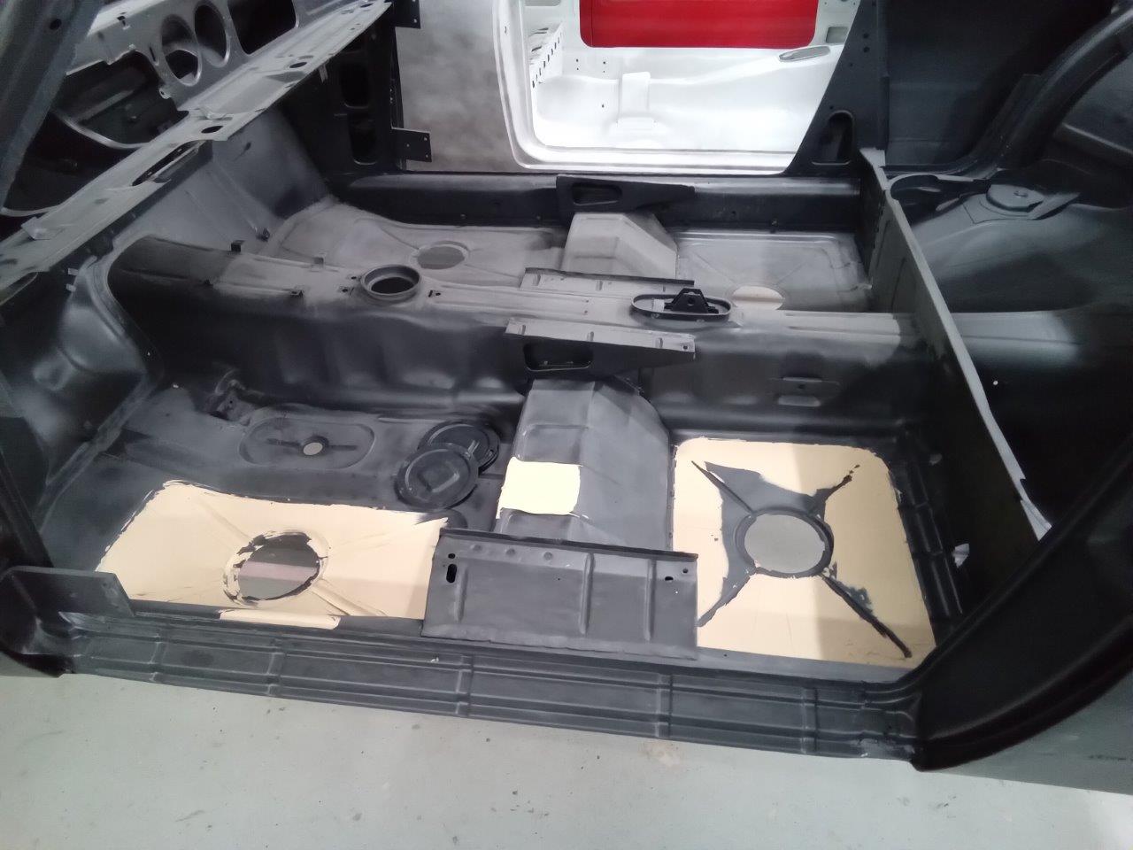 BMW-2000-CSI-01-171
