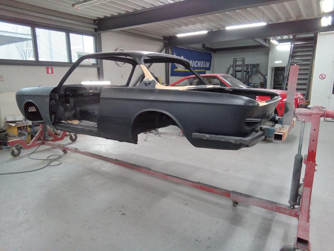 BMW-2000-CSI-01-172