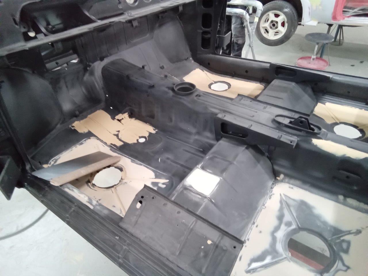 BMW-2000-CSI-01-173