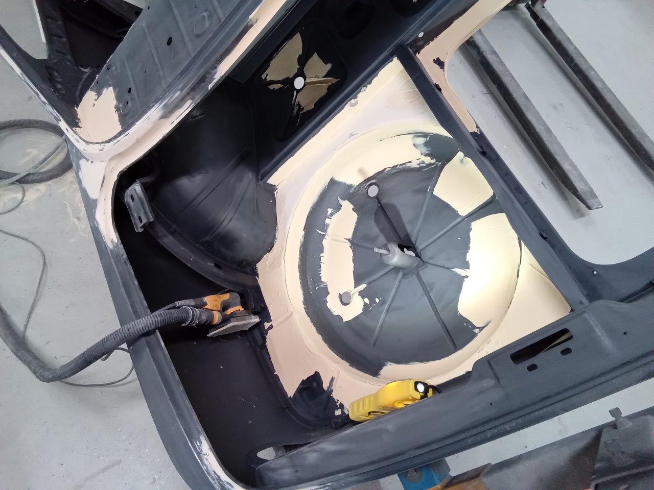 BMW-2000-CSI-01-174