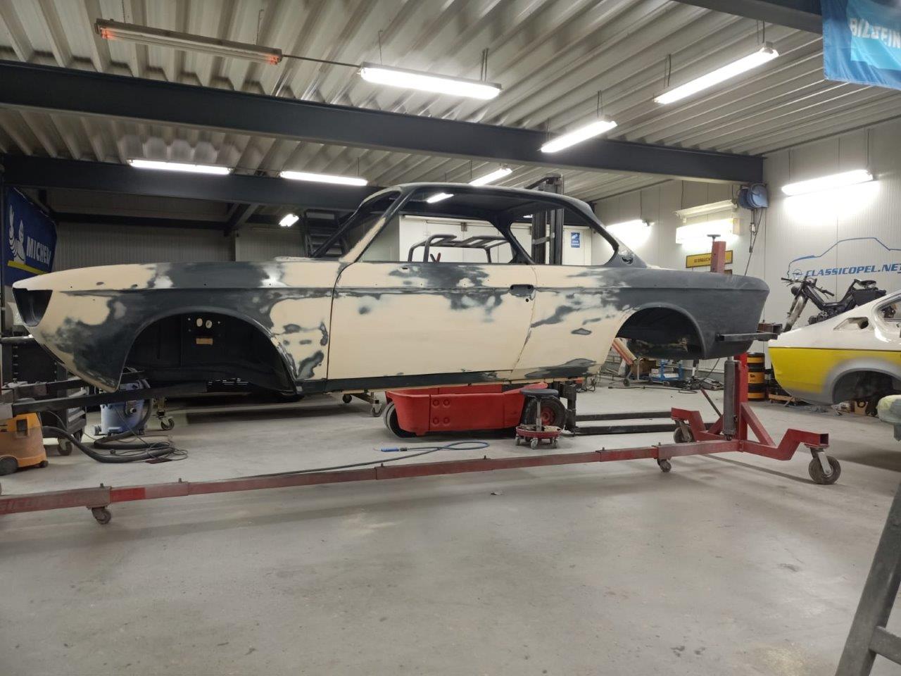BMW-2000-CSI-01-176