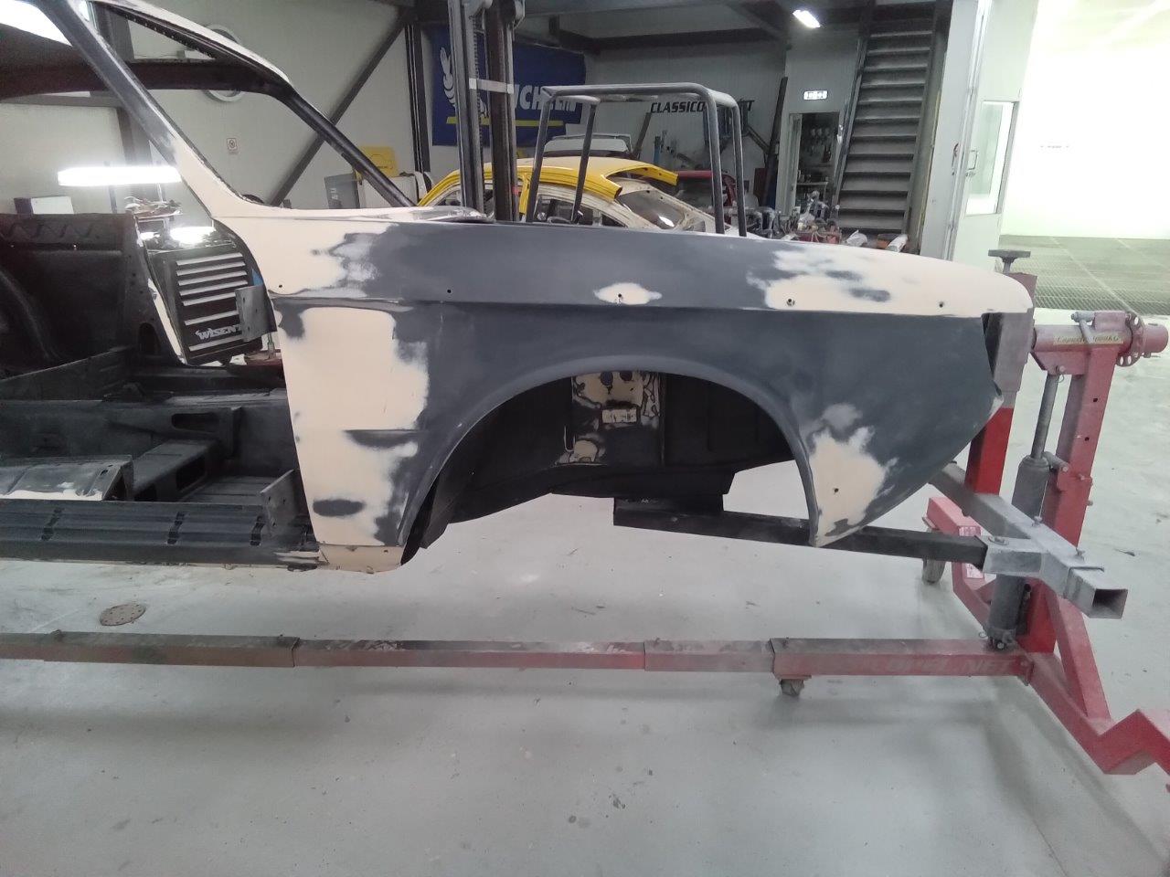 BMW-2000-CSI-01-177