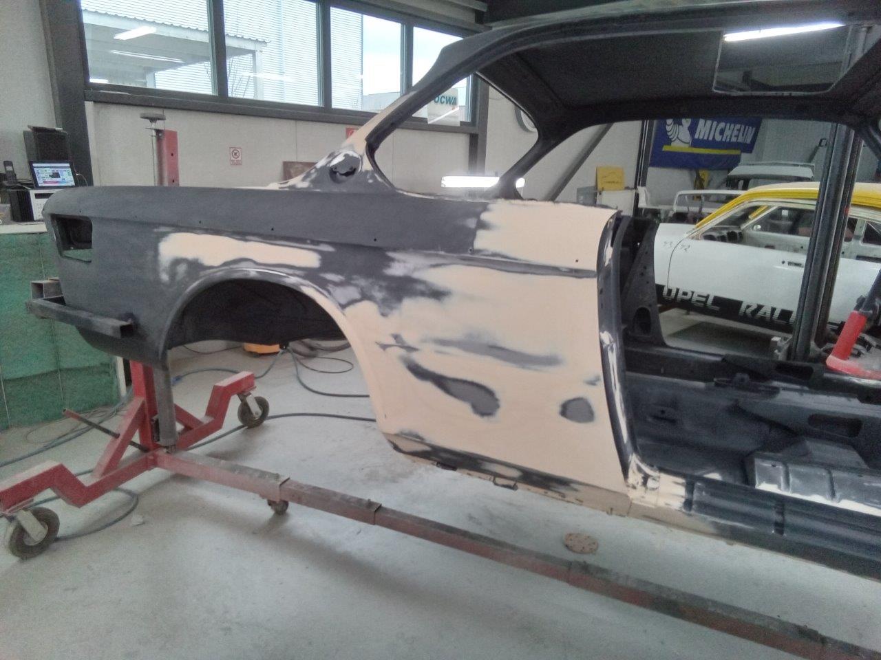 BMW-2000-CSI-01-178