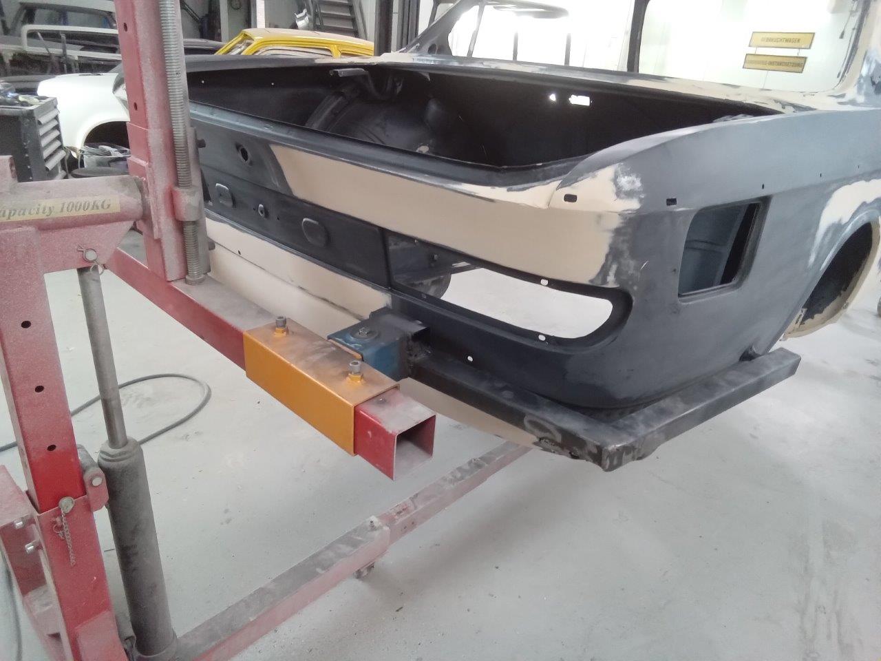 BMW-2000-CSI-01-184