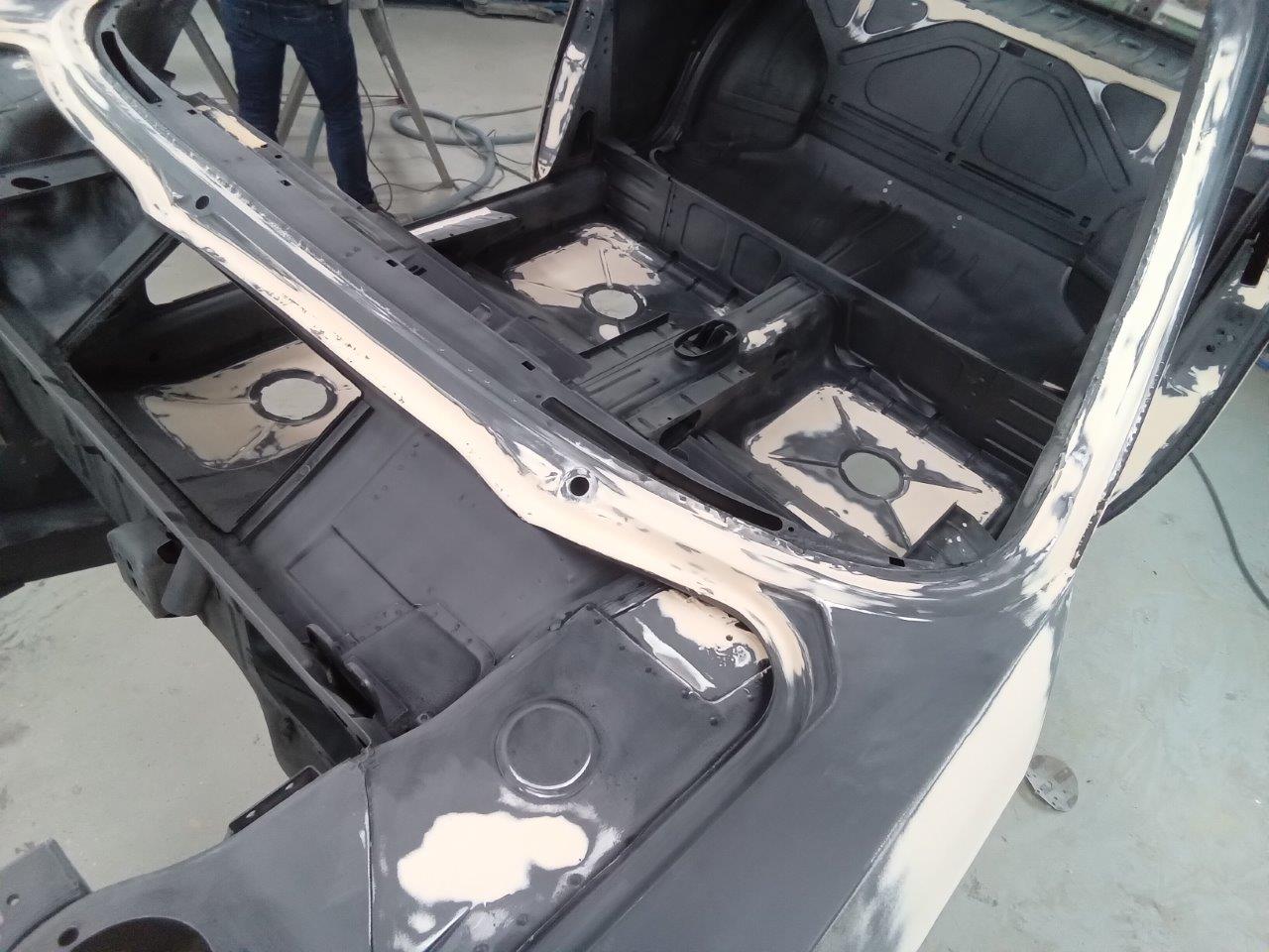 BMW-2000-CSI-01-189
