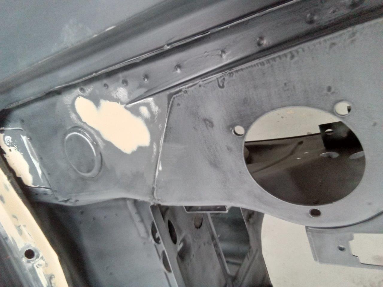 BMW-2000-CSI-01-190