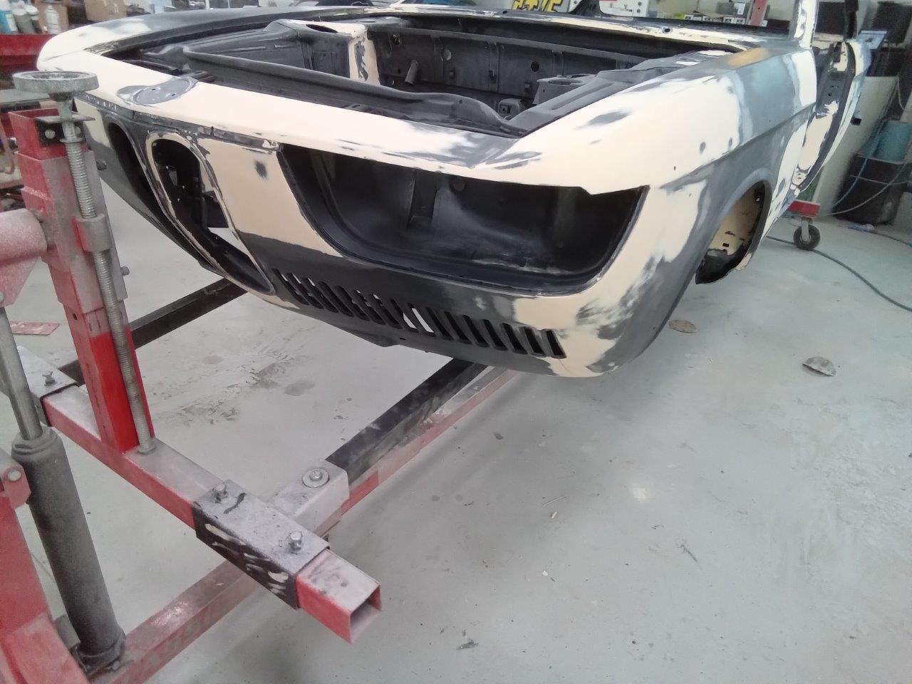 BMW-2000-CSI-01-191