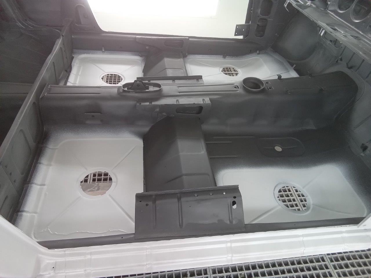 BMW-2000-CSI-01-213