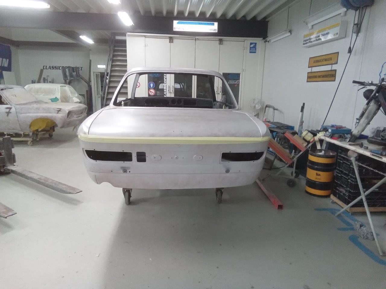 BMW-2000-CSI-01-219