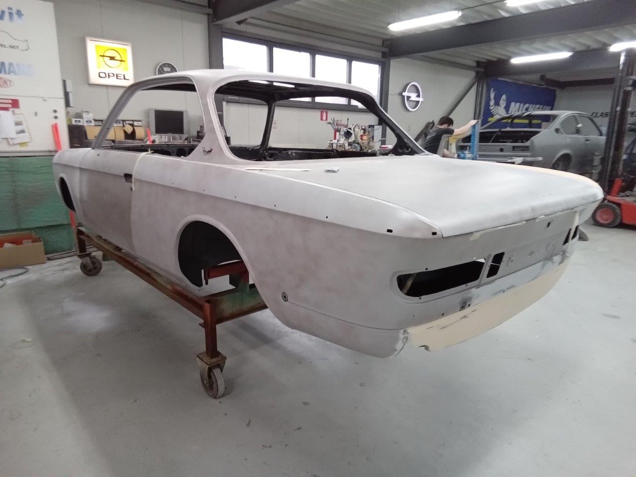 BMW-2000-CSI-01-221