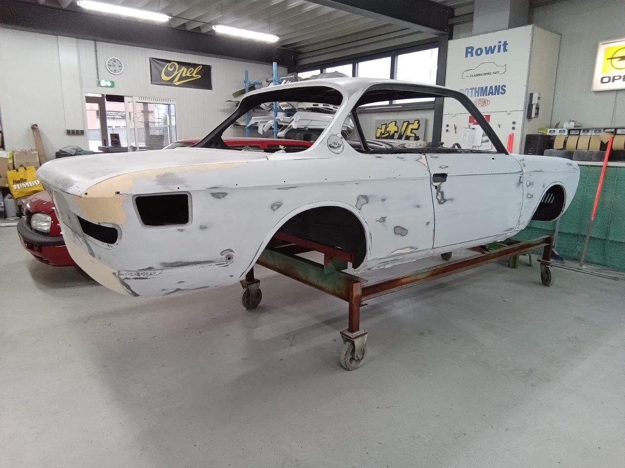 BMW-2000-CSI-01-222