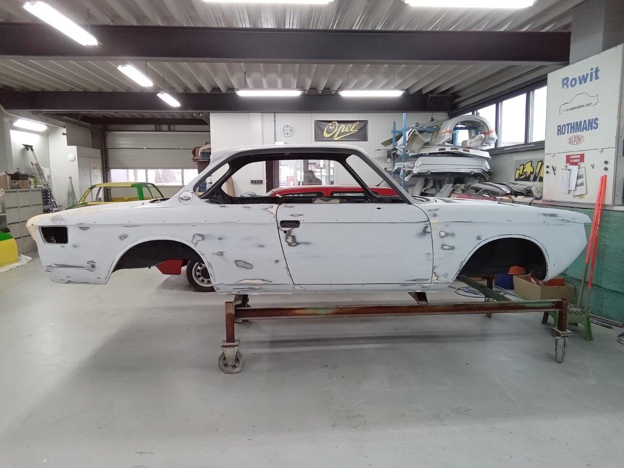 BMW-2000-CSI-01-223