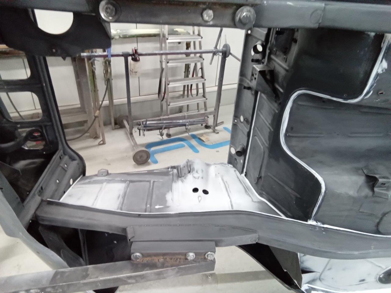 BMW-2000-CSI-01-236