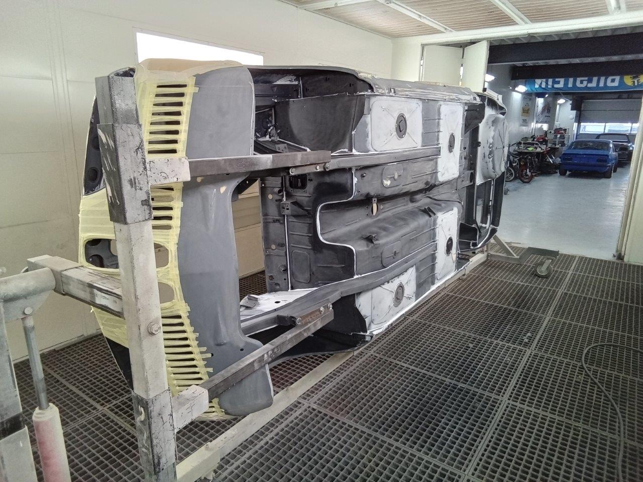 BMW-2000-CSI-01-240
