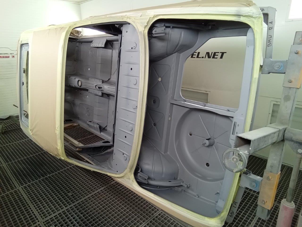 BMW-2000-CSI-01-244