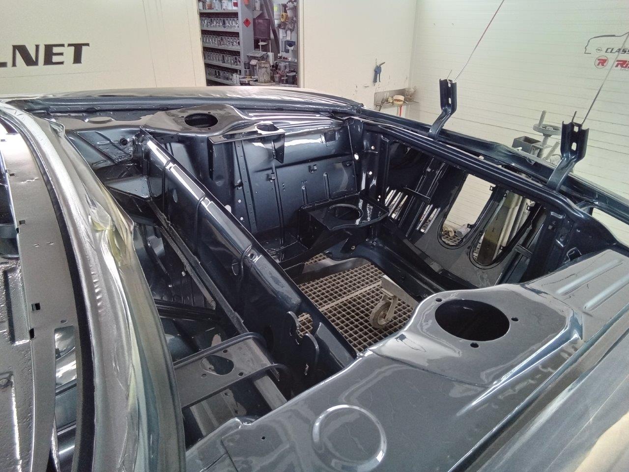 BMW-2000-CSI-01-249