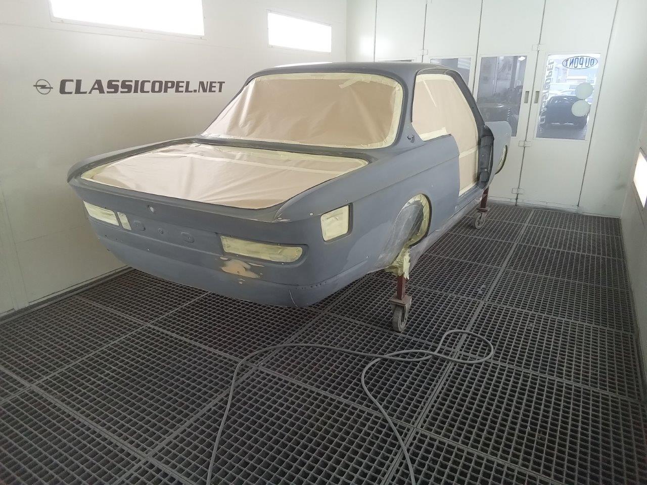 BMW-2000-CSI-01-260