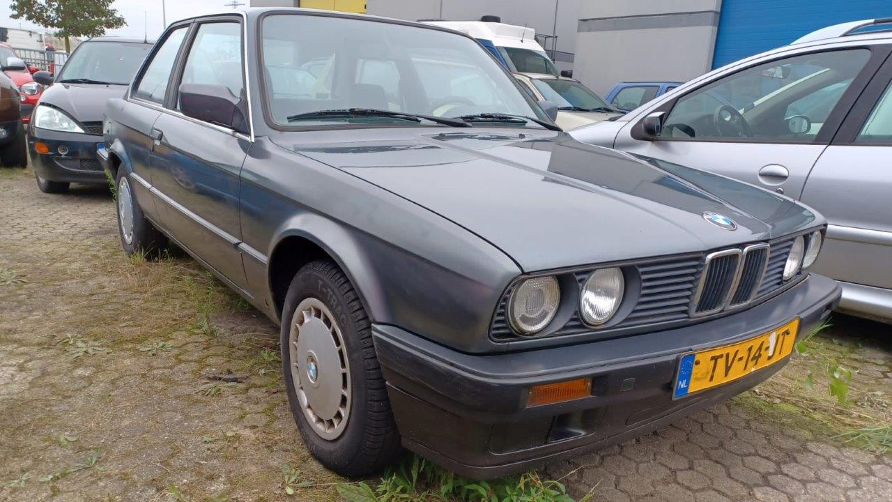BMW-E30-M-Tech-II-nr-04-102