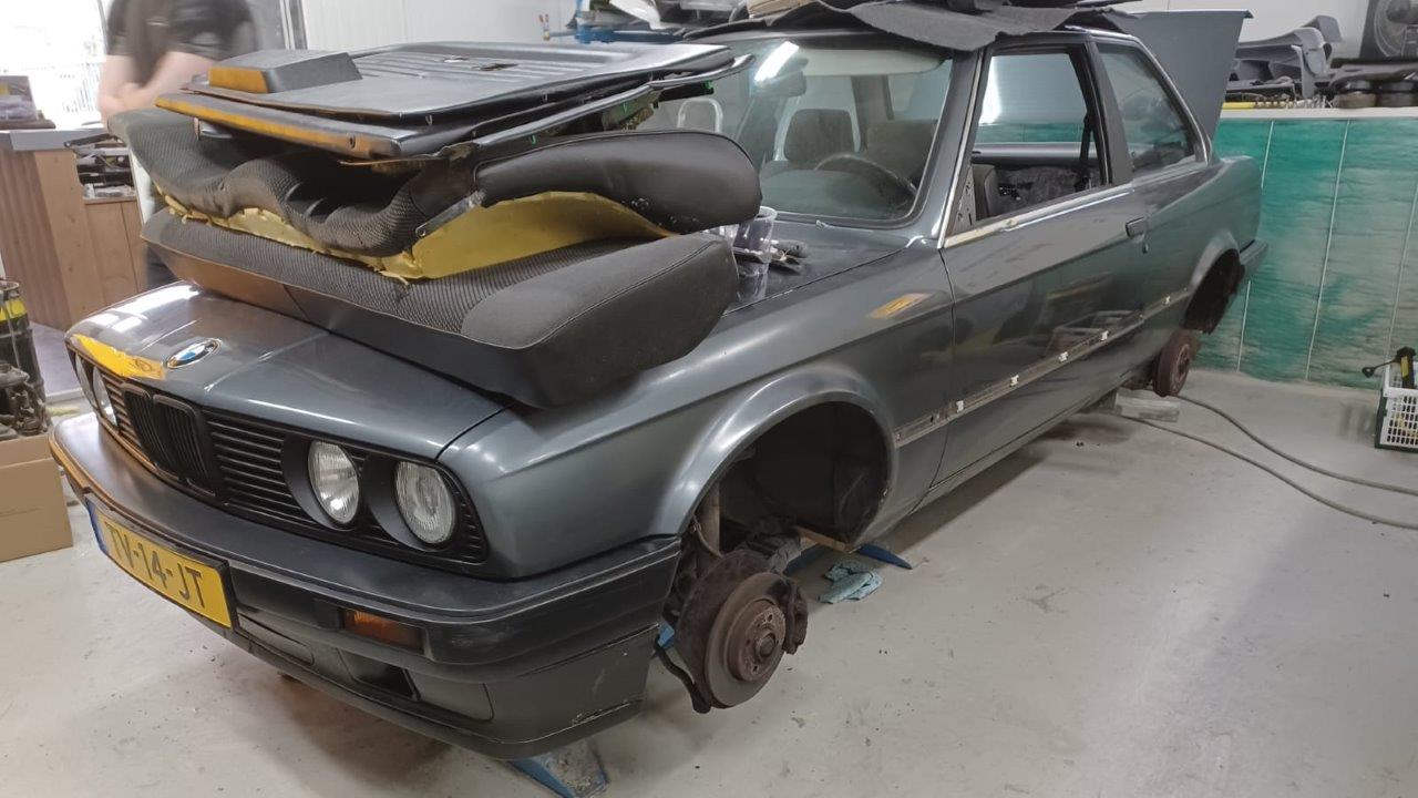 BMW-E30-M-Tech-II-nr-04-111