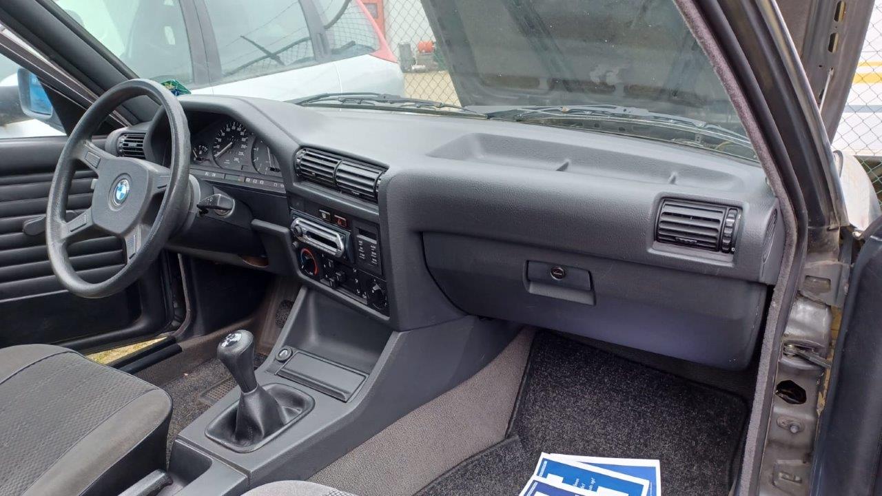 BMW-E30-M-Tech-II-nr-04-117