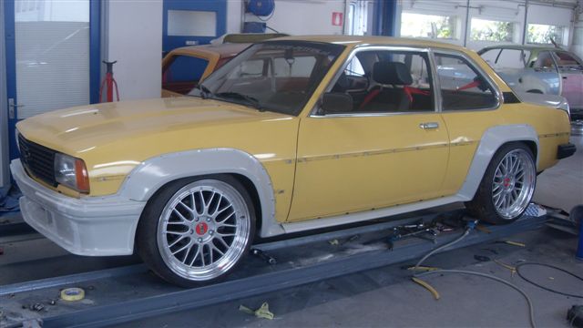 Ascona B 400