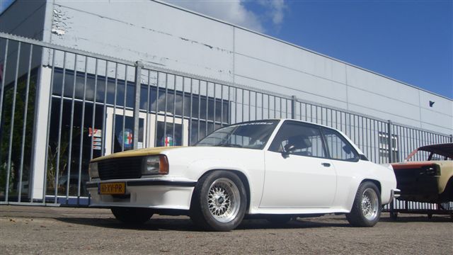 Ascona B 400