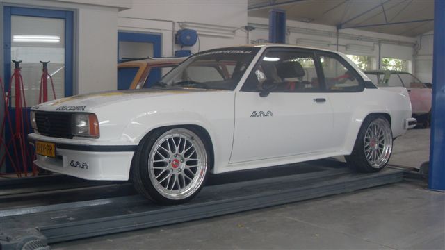 Ascona B 400