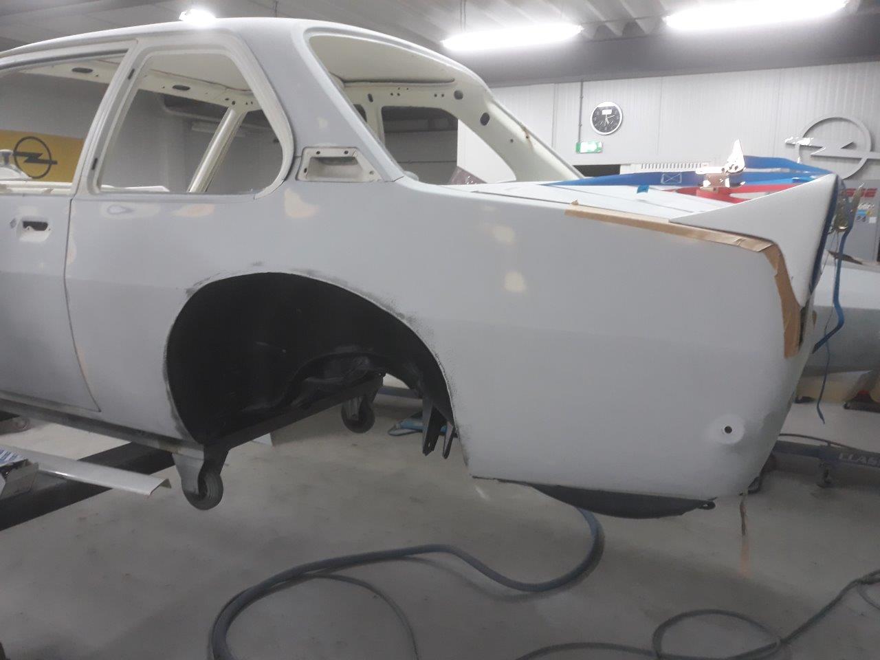 Opel-Ascona-B-400-R21-213-144