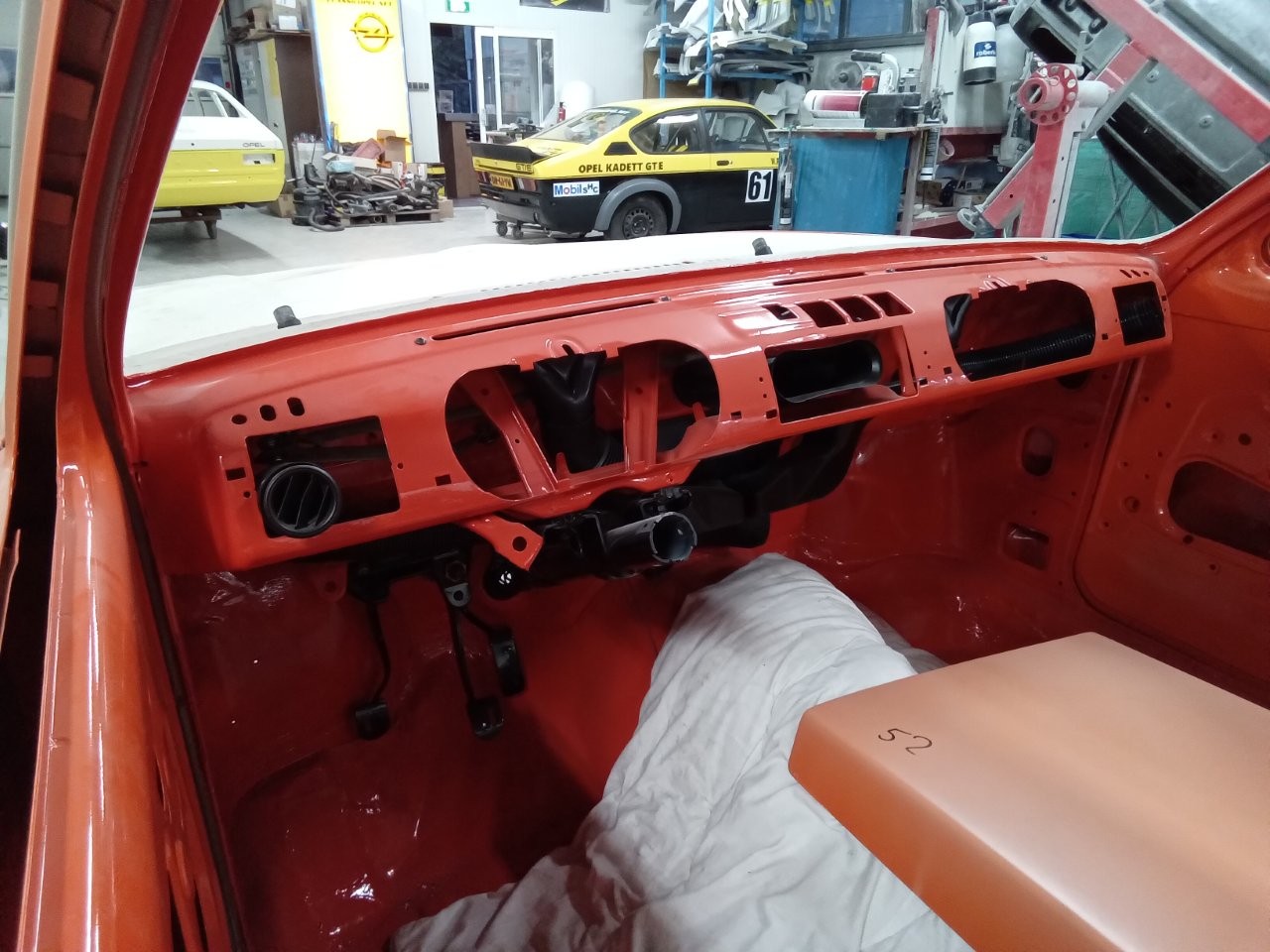 Opel-Kadett-C-GTE-replica-nr-52-104
