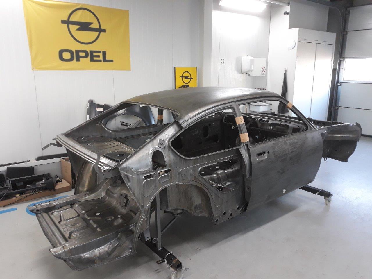 Opel-Kadett-C-GTE-nr-31-142-102